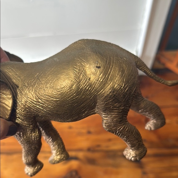 Decorative Gold Elephant Figurine - Picture 5 of 7